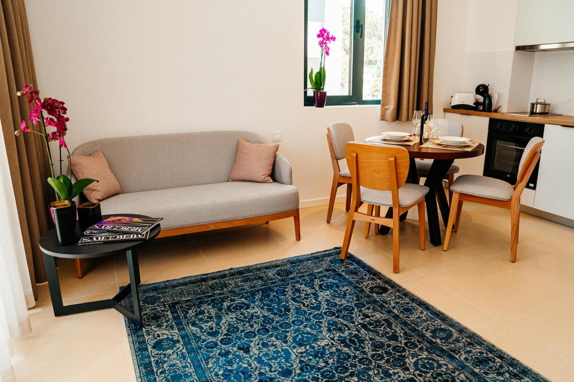 Sunraf Luxe Apartments 부드바 외부 사진