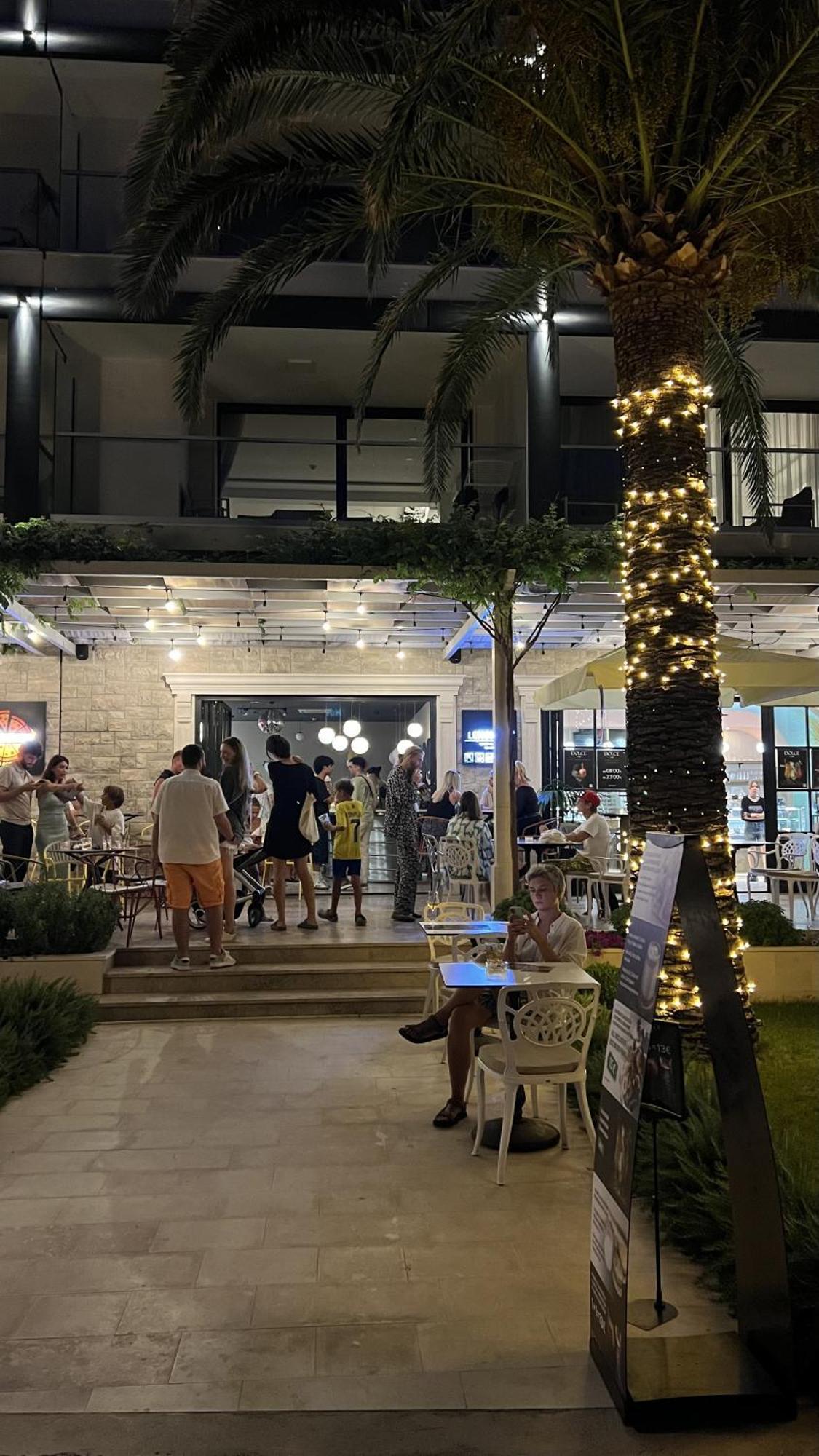 Sunraf Luxe Apartments 부드바 외부 사진